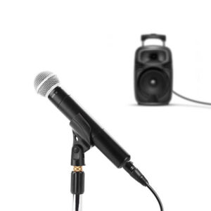 Cablu Microfon, Adaptor Audio, Ugreen 20719 AV131, Jack 6.35 mm la XLR, 3m, Negru Cablul pentru microfon Ugreen AV131 permite conectarea unui mixer audio la un amplificator de putere. Acest cablu este conceput pentru a transporta fara intreruperi semnalul audio de la un microfon la un sistem de boxe sau un amplificator de sunet. Cablul XLR este superior celui RCA deoarece reduce zgomotul electromagnetic si de frecventa radio. Exteriorul din PVC asigura rezistenta in timp si flexibilitate iar adaptorul Jack 6.35 mm este placat cu aur. Caracteristici functionale: Jack 6.35 mm tata la XLR mama Cablul reda sunet Hi-Fi Cablul XLR este superior celui RCA Permite conectarea microfonului la un mixer audio Conectori din cupru placati cu aur Exterior din PVC rezistent si flexibil Compatibilitate larga: Microfon Amplificator microfon Mixer audio Amplificator de putere Camera profesionala Sistem audio Specificatii CARACTERISTICI GENERALE Tip produs Cablu microfon Tip conector 1 Jack 6.35 tata Tip conector 2 XLR mama Culoare Negru Lungime 3 m